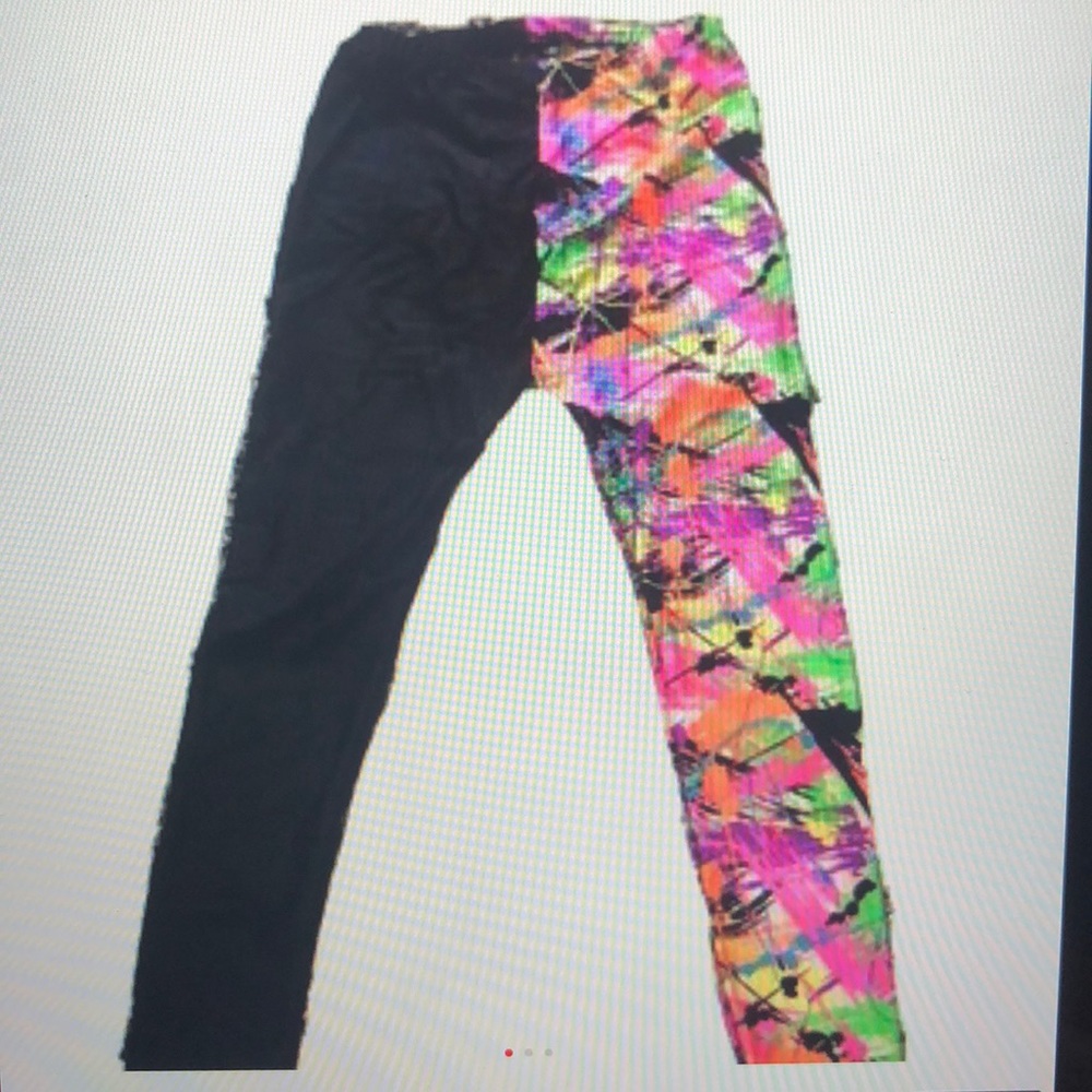 Splatter paint leggings